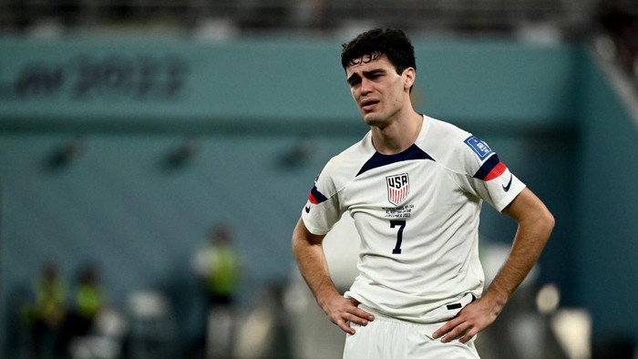 USAs forward #07 Giovanni Reyna reacts at the end of the Qatar 2022 World Cup round of 16 football match between the Netherlands and USA at Khalifa International Stadium in Doha on December 3, 2022. (Photo by Jewel SAMAD / AFP)