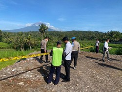 Temuan Kotak Amal Masjid Berisi Uang di TPS Gegerkan Warga Karangasem