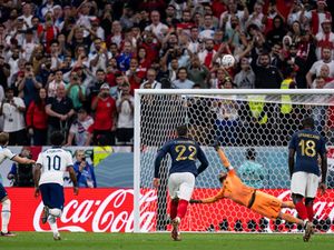 Lloris: Penalti Harry Kane Gagal karena ...