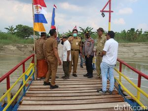 Jembatan Apung di Sungai Wulan Kudus-Demak Resmi Dibuka, Segini Tarifnya