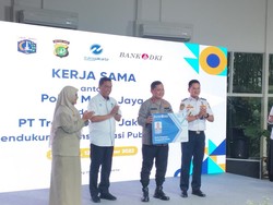 Dapat 10 Ribu Kartu Akses Gratis, Polda Metro Harap Polisi Gunakan TransJ