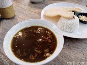 Kedai Kollout: Kafe Antik di Bogor Ini Punya Rawon Klasik yang Mantap Gurihnya