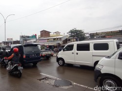 Hujan Deras di Bandung, Banjir Sempat Terjang Jalan Soekarno-Hatta
