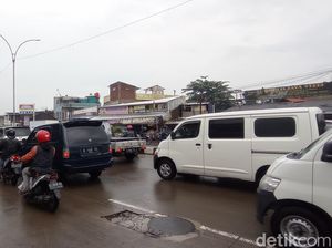 Hujan Deras di Bandung, Banjir Sempat Terjang Jalan Soekarno-Hatta Hujan Deras di Bandung, Banjir Sempat Terjang Jalan Soekarno-Hatta