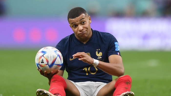 AL KHOR, QATAR - DECEMBER 10:  Kylian Mbappe of France reacts during the FIFA World Cup Qatar 2022 quarter final match between England and France at Al Bayt Stadium on December 10, 2022 in Al Khor, Qatar. (Photo by Shaun Botterill - FIFA/FIFA via Getty Images)