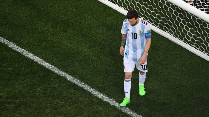 Argentinas forward Lionel Messi reacts during the Russia 2018 World Cup Group D football match between Argentina and Croatia at the Nizhny Novgorod Stadium in Nizhny Novgorod on June 21, 2018. (Photo by Kirill KUDRYAVTSEV / AFP) / RESTRICTED TO EDITORIAL USE - NO MOBILE PUSH ALERTS/DOWNLOADS        (Photo credit should read KIRILL KUDRYAVTSEV/AFP via Getty Images)