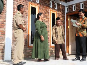 Menteri ATR Serahkan Sertifikat Konsolidasi Tanah Desa Penawangan