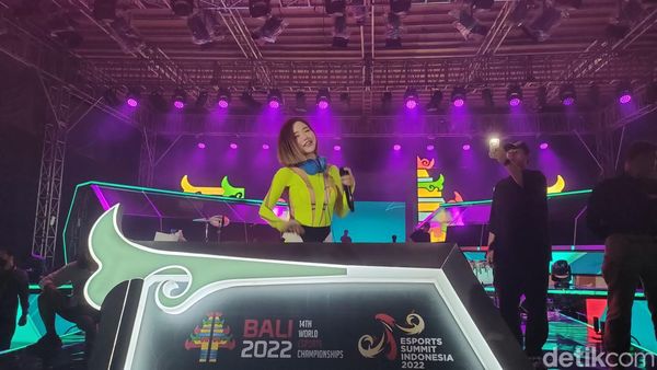 Pecah! DJ Soda Panaskan Penutupan Indonesia Esports Summit 2022