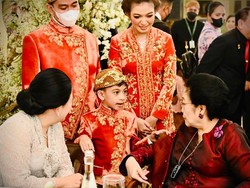 Momen Megawati Akhirnya Ketemu Jan Ethes di Tasyakuran Kaesang-Erina