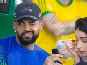 Viral Video Pria Ketahuan Genit di Depan Pacar Saat Nonton Piala Dunia 2022 Viral Video Pria Ketahuan Genit di Depan Pacar Saat Nonton Piala Dunia 2022