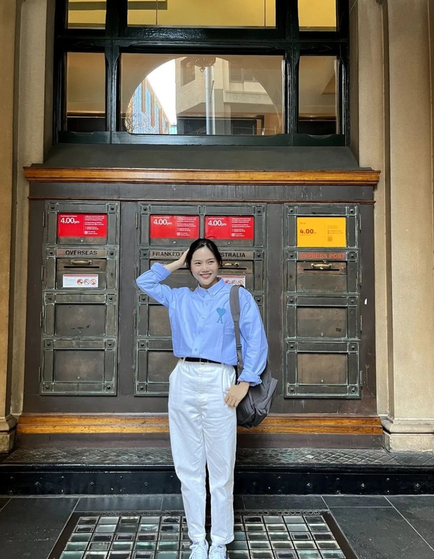 Outfit Kuliah ala Hyojung Oh My Girl. Foto: Instagram.com/candyz_hyojung Outfit Kuliah ala Hyojung Oh My Girl. Foto: Instagram.com/candyz_hyojung