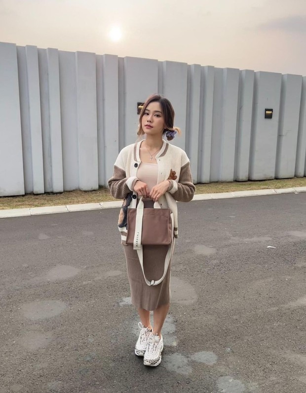 Outfit Kuliah ala Jessica Jane. Foto: Instagram.com/jessicajane99 Outfit Kuliah ala Jessica Jane. Foto: Instagram.com/jessicajane99