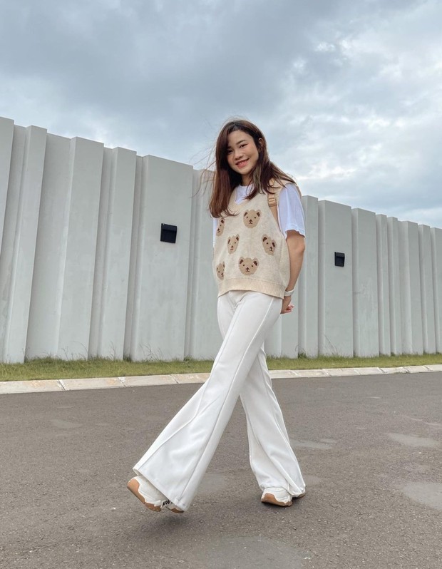 Outfit Kuliah ala Jessica Jane. Foto: Instagram.com/jessicajane99 Outfit Kuliah ala Jessica Jane. Foto: Instagram.com/jessicajane99