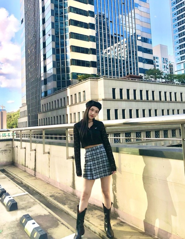 Outfit Motif Plaid ala Joy Red Velvet/Foto: Instagram.com/_imyour_joy Outfit Motif Plaid ala Joy Red Velvet/Foto: Instagram.com/_imyour_joy