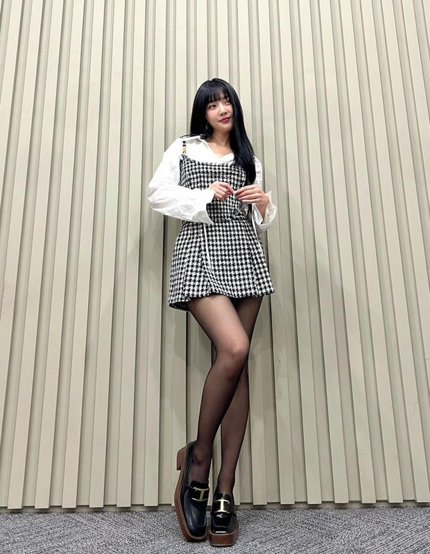 Outfit Motif Plaid ala Joy Red Velvet/Foto: Instagram.com/_imyour_joy Outfit Motif Plaid ala Joy Red Velvet/Foto: Instagram.com/_imyour_joy