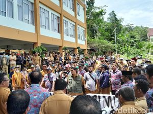 Perangkat Desa di Pangandaran Demo Tuntut Pencairan TPAPD