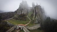Pesona Gugusan Tebing Batu di Bulgaria, Indah Banget