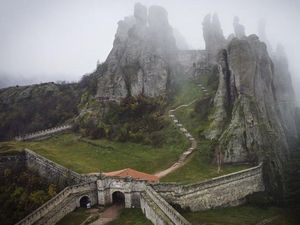 Pesona Gugusan Tebing Batu di Bulgaria, Indah Banget Pesona Gugusan Tebing Batu di Bulgaria, Indah Banget