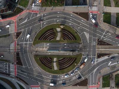 Larang Mobil Tua Beroperasi, Jalanan Polandia Lengang