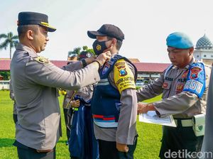Bhabinkamtibmas di Jombang Dilengkapi Kaporlap untuk Dongkrak Kinerja