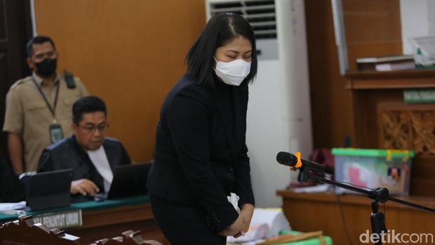 Putri Candrawathi menjalani sidang lanjutan kasus pembunuhan Brigadir Yosua Hutabarat di Pengadilan Negeri Jakarta Selatan, Senin (12/12/2022).