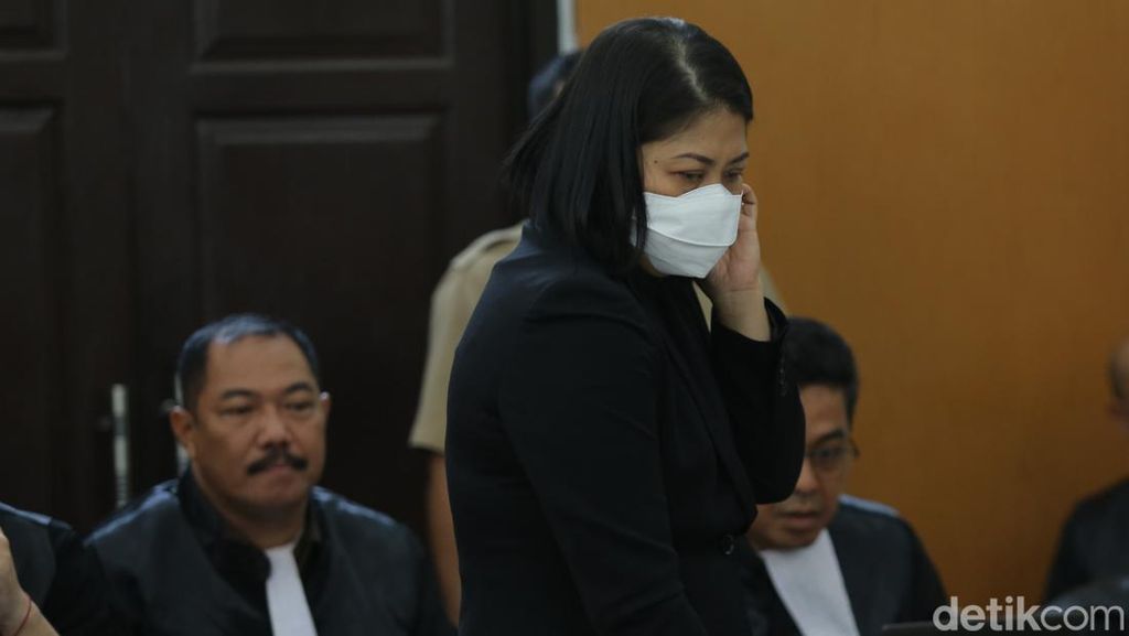 Potret Putri Candrawathi Dicecar Hakim Saat Jadi Saksi