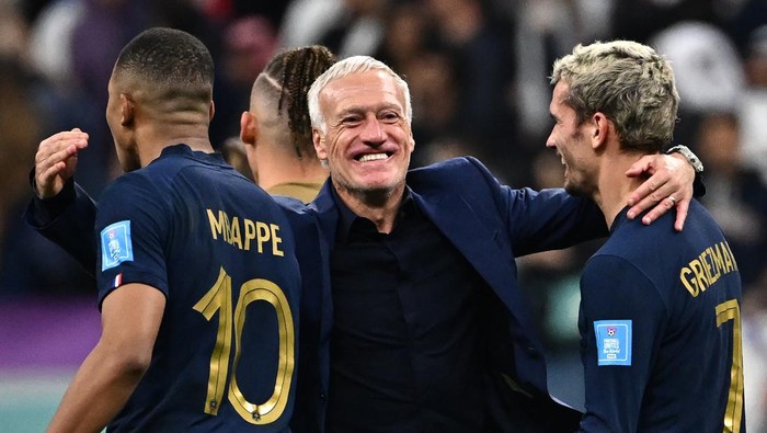 TOPSHOT - Frances coach #00 Didier Deschamps (C) celebrates with Frances forward #10 Kylian Mbappe (L) and Frances forward #07 Antoine Griezmann after they won the Qatar 2022 World Cup quarter-final football match between England and France at the Al-Bayt Stadium in Al Khor, north of Doha, on December 10, 2022. (Photo by Anne-Christine POUJOULAT / AFP) (Photo by ANNE-CHRISTINE POUJOULAT/AFP via Getty Images)