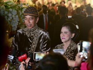 Jokowi: Semuanya Kami Undang ke Pernikahan Kaesang dan Erina Jokowi: Semuanya Kami Undang ke Pernikahan Kaesang dan Erina