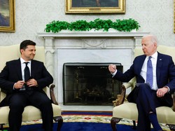 Mesranya Biden dan Zelensky via Telepon Bahas Dukungan AS ke Ukraina