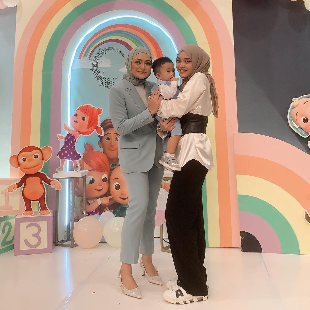 Putri Delina di ultah anak Nathalie Holscher.