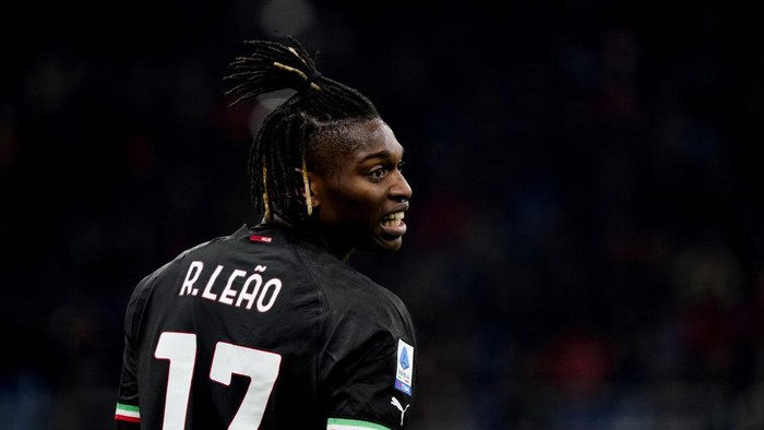 MILAN, ITALY - NOVEMBER 13: Rafael Leao of AC Milan looks during the Serie A match between AC Milan and ACF Fiorentina at Stadio Giuseppe Meazza on November 13, 2022 in Milan, Italy. (Photo by Pier Marco Tacca/AC Milan via Getty Images)