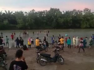 Tragis ABG di Mamuju Tengah Hilang Diterkam Buaya saat Mandi di Sungai Tragis ABG di Mamuju Tengah Hilang Diterkam Buaya saat Mandi di Sungai