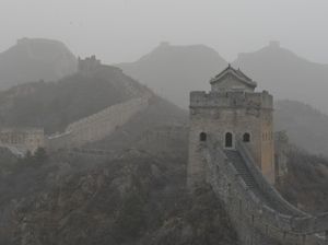 Saat Tembok Besar China Dikepung Kabut Asap