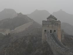 Saat Tembok Besar China Dikepung Kabut Asap