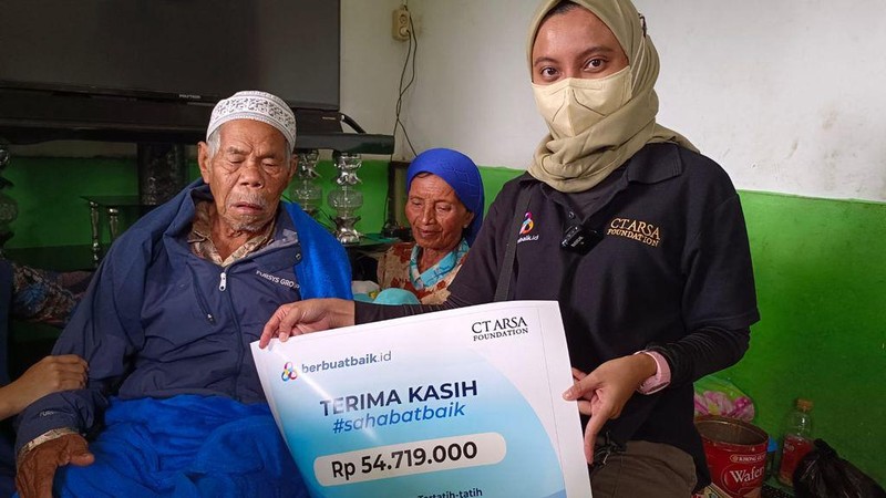 Senangnya Abah Taryo Dapat Domba Garut Berkat Donasi berbuatbaik.id