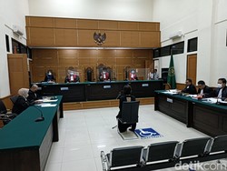 Tangis Nikita Mirzani Pecah di Ruang Sidang