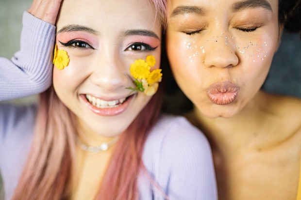 Tampilan make-up terlihat glow/ Foto: Pexels.com/Yan Krukov Tampilan make-up terlihat glow