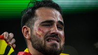 Di 16 besar pula salah satu pemain ke-12 Spanyol ini meneteskan air mata. Tim Matador disingkirkan Maroko usai drama adu penalti. Foto: NurPhoto via Getty Images/NurPhoto