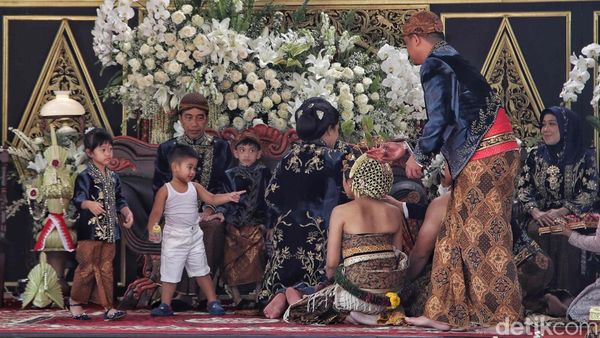 7 Gaya Ketua dari Medan di Acara Nikahan Anak Jokowi