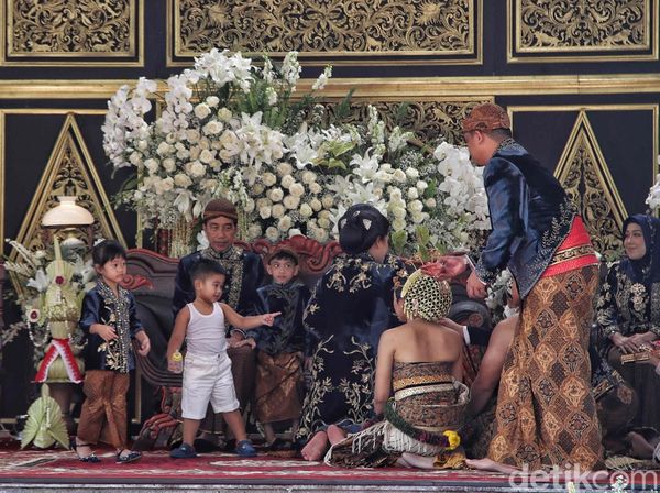 Tingkah Lucu Cucu-cucu Presiden Jokowi di Pernikahan Kaesang-Erina