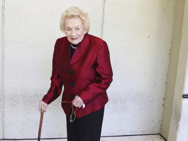 8 Foto Putri Raja Hawaii Terakhir yang Meninggal Didampingi Kekasih Lesbian