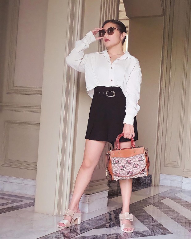 Adult Version / Foto: Instagram /@prillylatuconsina9 Contek gaya Prilly Latuconsina untuk inspirasi first date outfit kamu