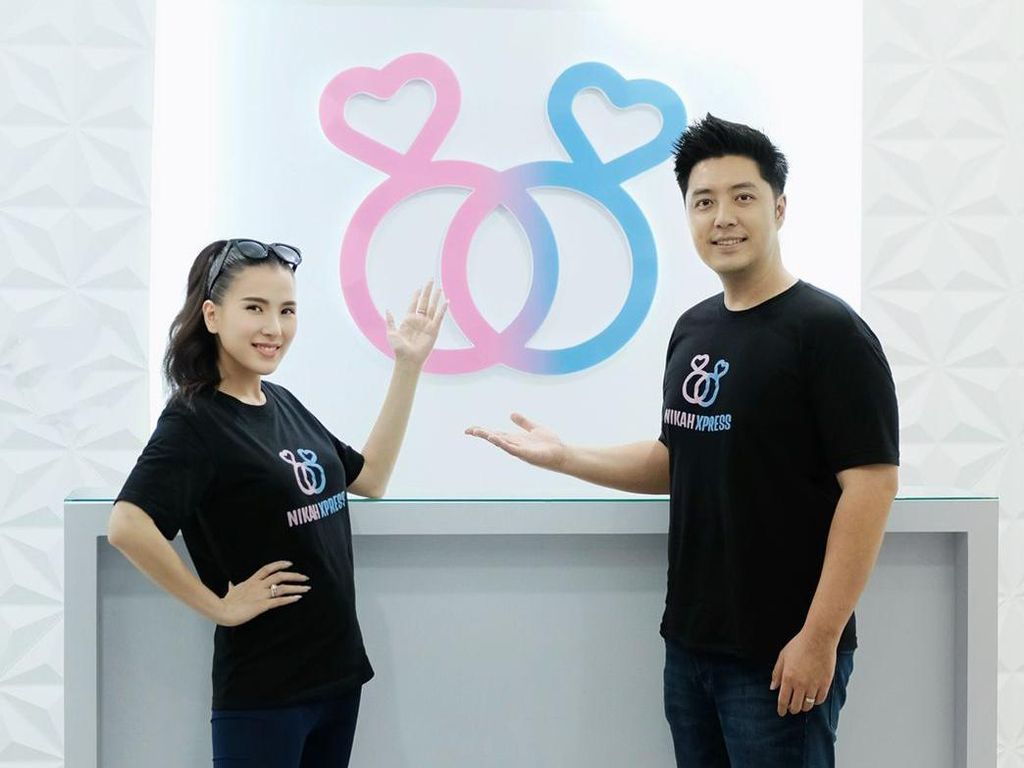 Angela Tee dan Suami Bantu Pasangan yang Mau Nikah Tanpa Ribet Angela Tee dan Suami Bantu Pasangan yang Mau Nikah Tanpa Ribet