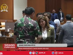 Anggota DPR Bergantian Salami Yudo Margono Usai Disahkan Jadi Panglima TNI