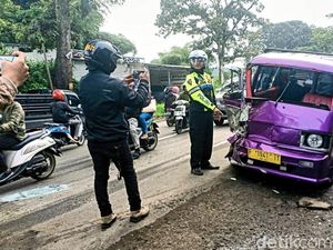 Sopir Pikap Ngantuk Hantam Angkot di Sukabumi hingga Ringsek Sopir Pikap Ngantuk Hantam Angkot di Sukabumi hingga Ringsek