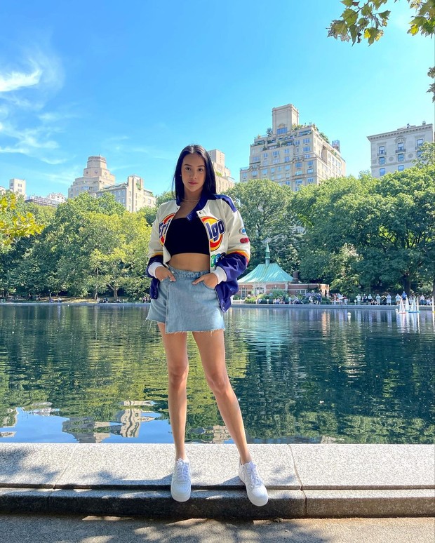 Anya Geraldine di Central Park, NYC/Sumber: IG @anyageraldine Anya Geraldine di Central Park, NYC/Sumber: IG @anyageraldine