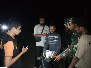 2 Pria Bawa Ganja 1 Kg Ditangkap Aparat Gabungan di Perbatasan Papua Nugini 2 Pria Bawa Ganja 1 Kg Ditangkap Aparat Gabungan di Perbatasan Papua Nugini
