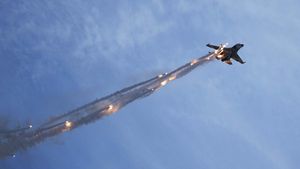 Atraksi Pesawat Tempur Sukhoi Meriahkan Hari Nusantara di Wakatobi