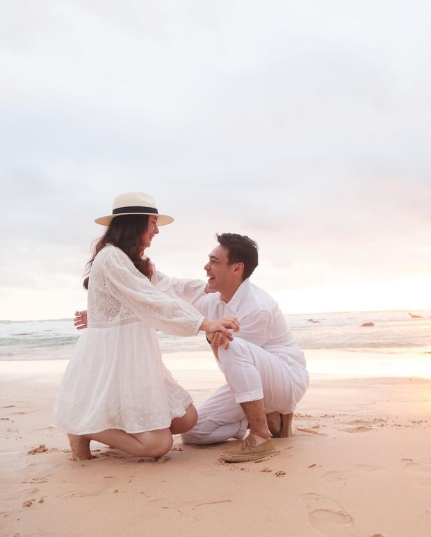 Chelsea Islan sedang dilamar oleh Rob Clinton/Sumber: IG @chelseaislan Chelsea Islan sedang dilamar oleh Rob Clinton/Sumber: IG @chelseaislan