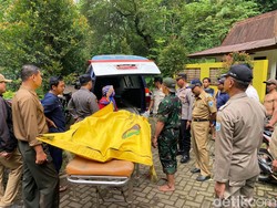 Wisatawan Asal Surabaya Tewas Tertimpa Batu di Air Terjun Madakaripura